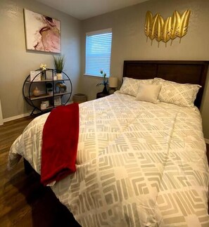 2 habitaciones, tabla de planchar con plancha, wifi y ropa de cama 