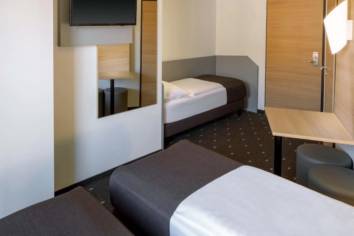 三人房 | 書桌、隔音、免費無線上網、床單