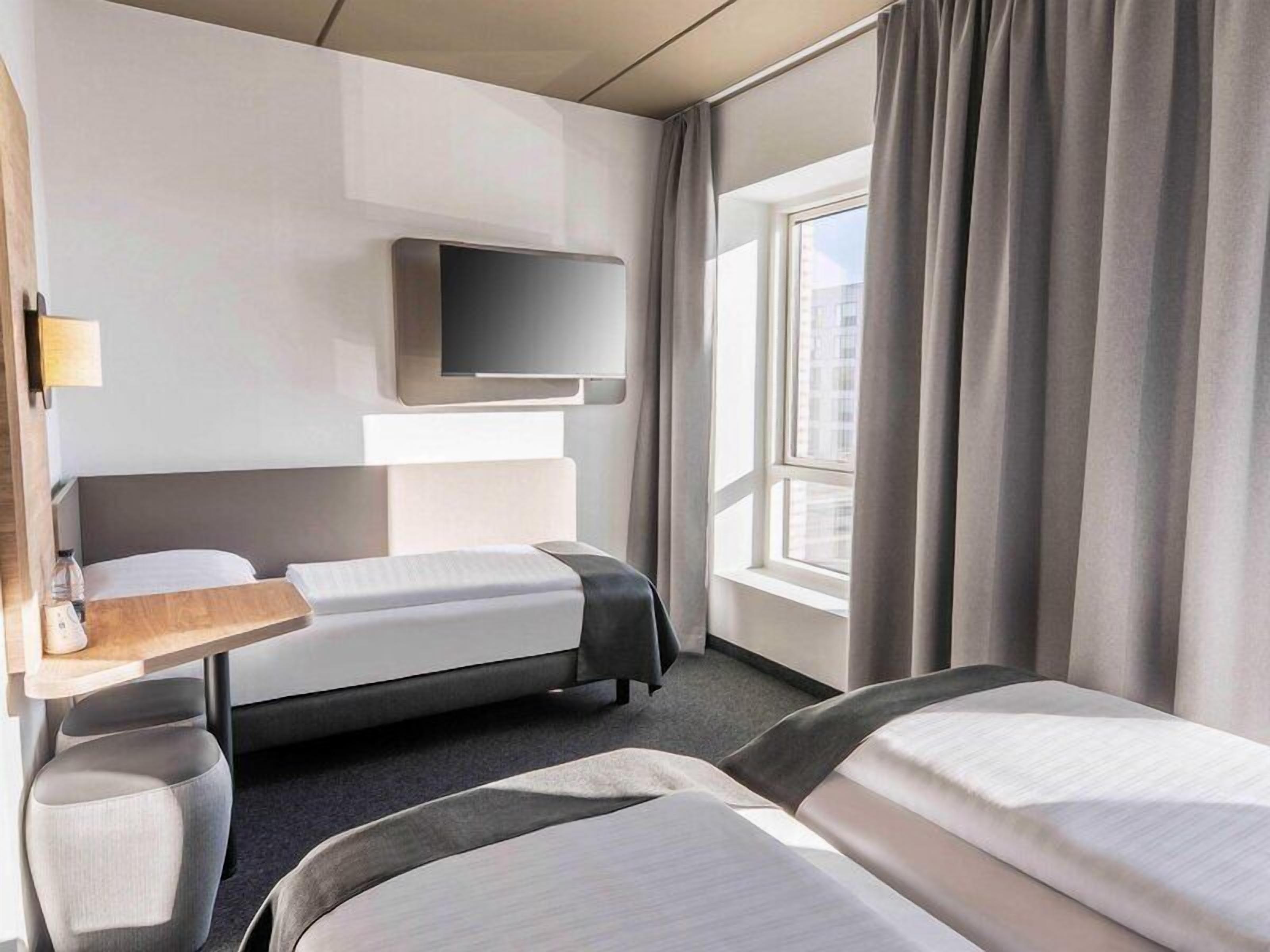 Escritorio, insonorización, wifi gratis y ropa de cama 