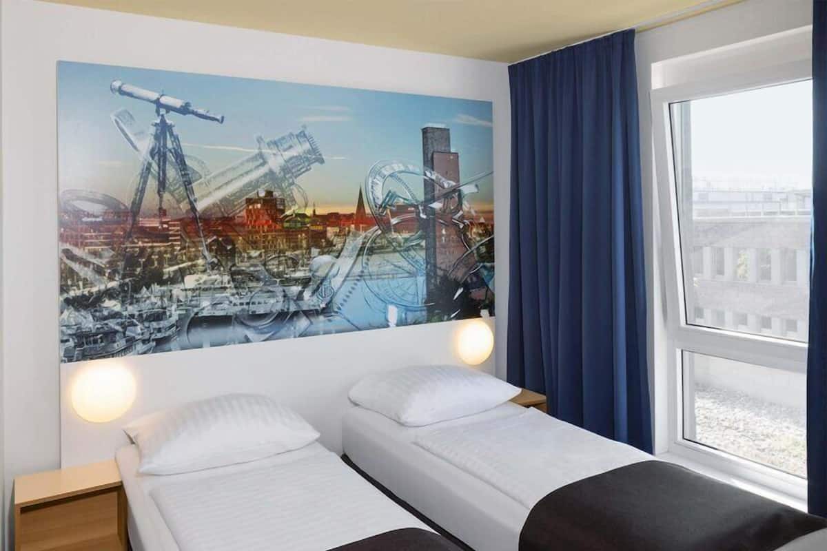 Twin Room | Desk, soundproofing, free WiFi, bed sheets