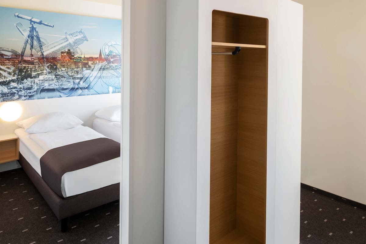 雙床房 | 書桌、隔音、免費無線上網、床單