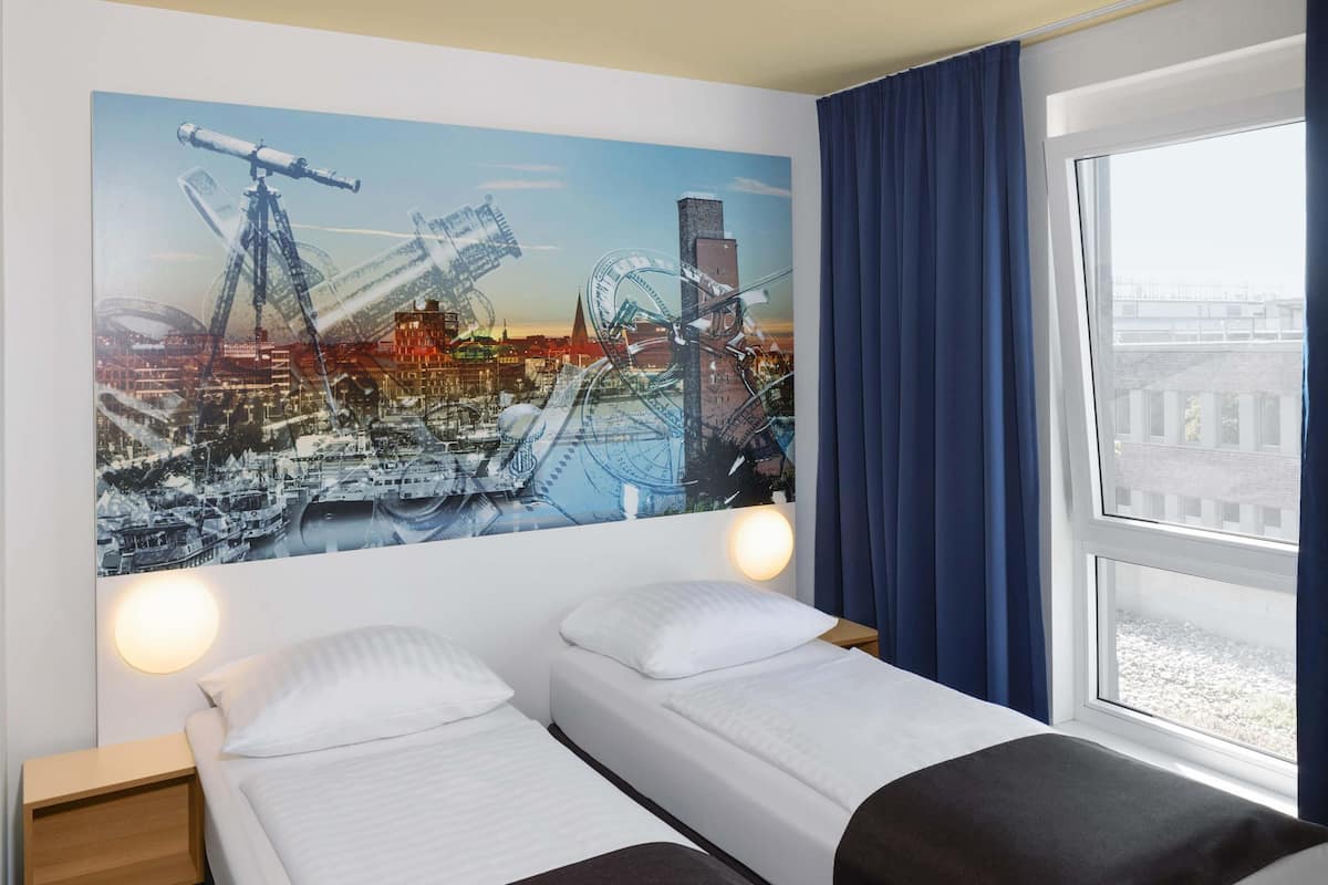 Twin Room | Desk, soundproofing, free WiFi, bed sheets