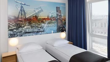 Zweibettzimmer | Schreibtisch, schallisolierte Zimmer, kostenloses WLAN, Bettwäsche