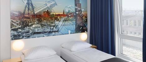 Chambre avec lits jumeaux | Bureau, chambres insonorisées, Wi-Fi gratuit, draps fournis