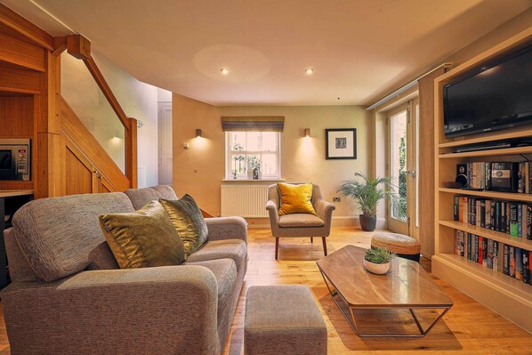 Cottage | Living area | Flat-screen TV