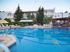 Outdoor pool - Astris Sun Hotel (Thasos)