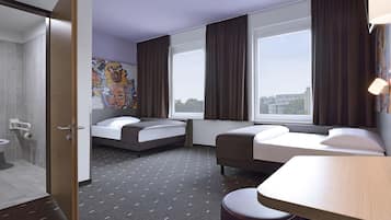 Hypo-allergenic bedding, desk, free WiFi, bed sheets