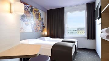 Ropa de cama hipoalergénica, escritorio, wifi gratis y ropa de cama