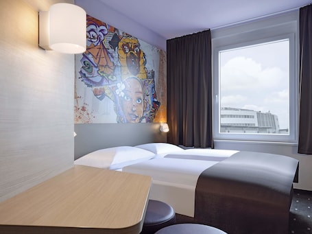 Double Room | Hypo-allergenic bedding, desk, free WiFi, bed sheets. B&B HOTEL Köln-Ehrenfeld