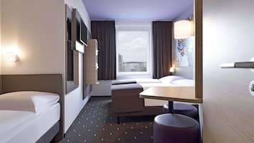 Triple Room | Hypo-allergenic bedding, desk, free WiFi, bed sheets
