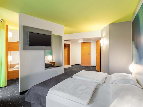 Ropa de cama hipoalergénica, escritorio, wifi gratis y ropa de cama 