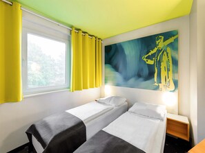 Zweibettzimmer | Allergikerbettwaren, Schreibtisch, kostenloses WLAN, Bettwäsche