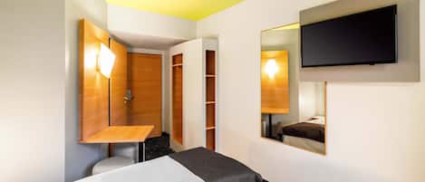 Biancheria da letto ipoallergenica, una scrivania, Wi-Fi gratuito