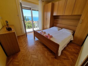 2 bedrooms, free Internet
