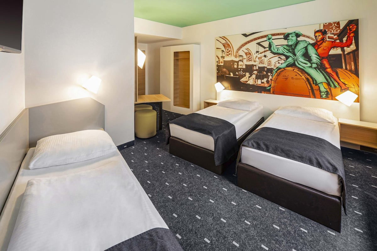 Triple Room | Hypo-allergenic bedding, desk, soundproofing, free WiFi