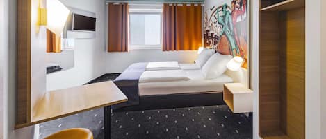 Hypo-allergenic bedding, desk, soundproofing, free WiFi