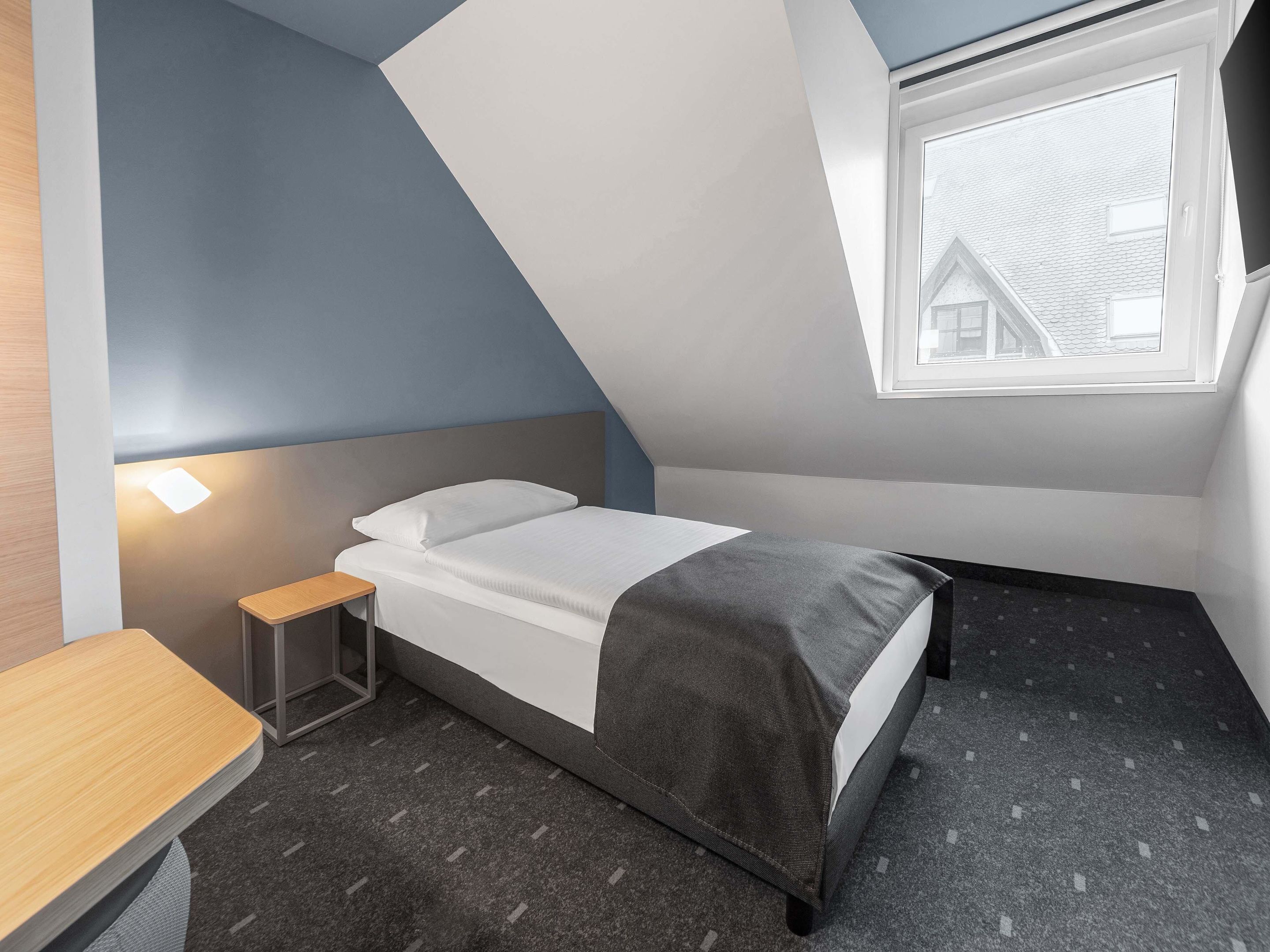 Single Room | Hypo-allergenic bedding, desk, soundproofing, free WiFi