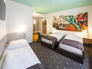 1 habitación, ropa de cama hipoalergénica y escritorio 
