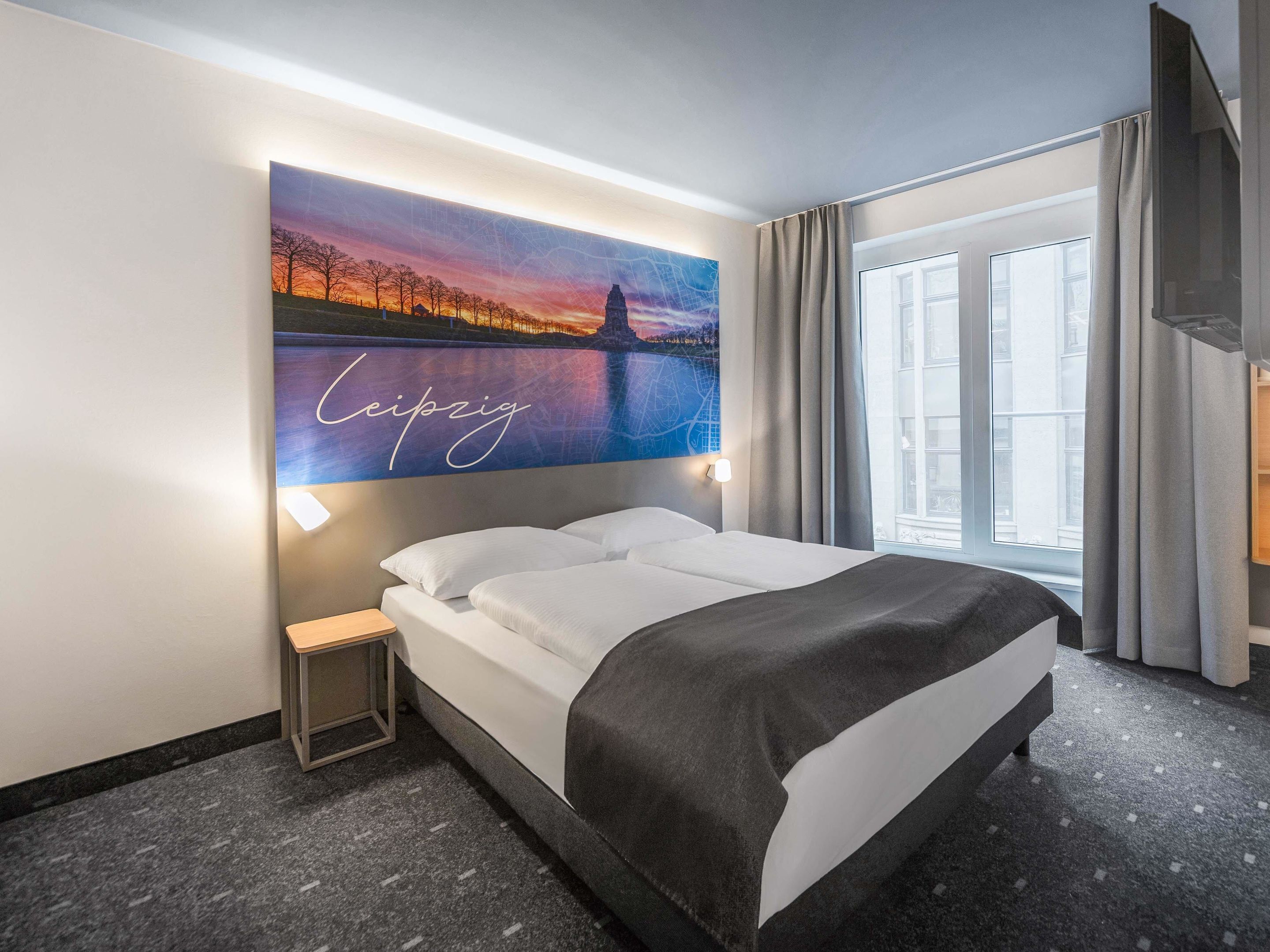 Hypo-allergenic bedding, desk, soundproofing, free WiFi