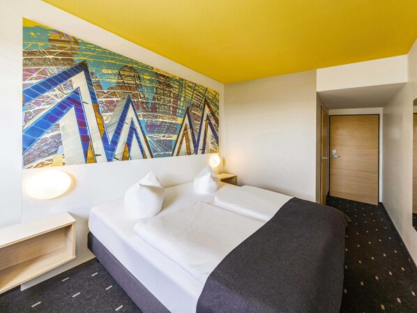 Hypo-allergenic bedding, desk, soundproofing, free WiFi