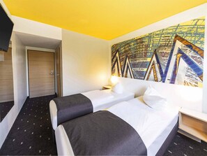 Twin Room | Peralatan tempat tidur hipoalergenik, meja, kalis bunyi, Wi-fi percuma 
