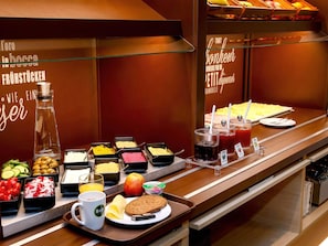 Bữa sáng buffet hàng ngày (13.9 EUR/mỗi người)