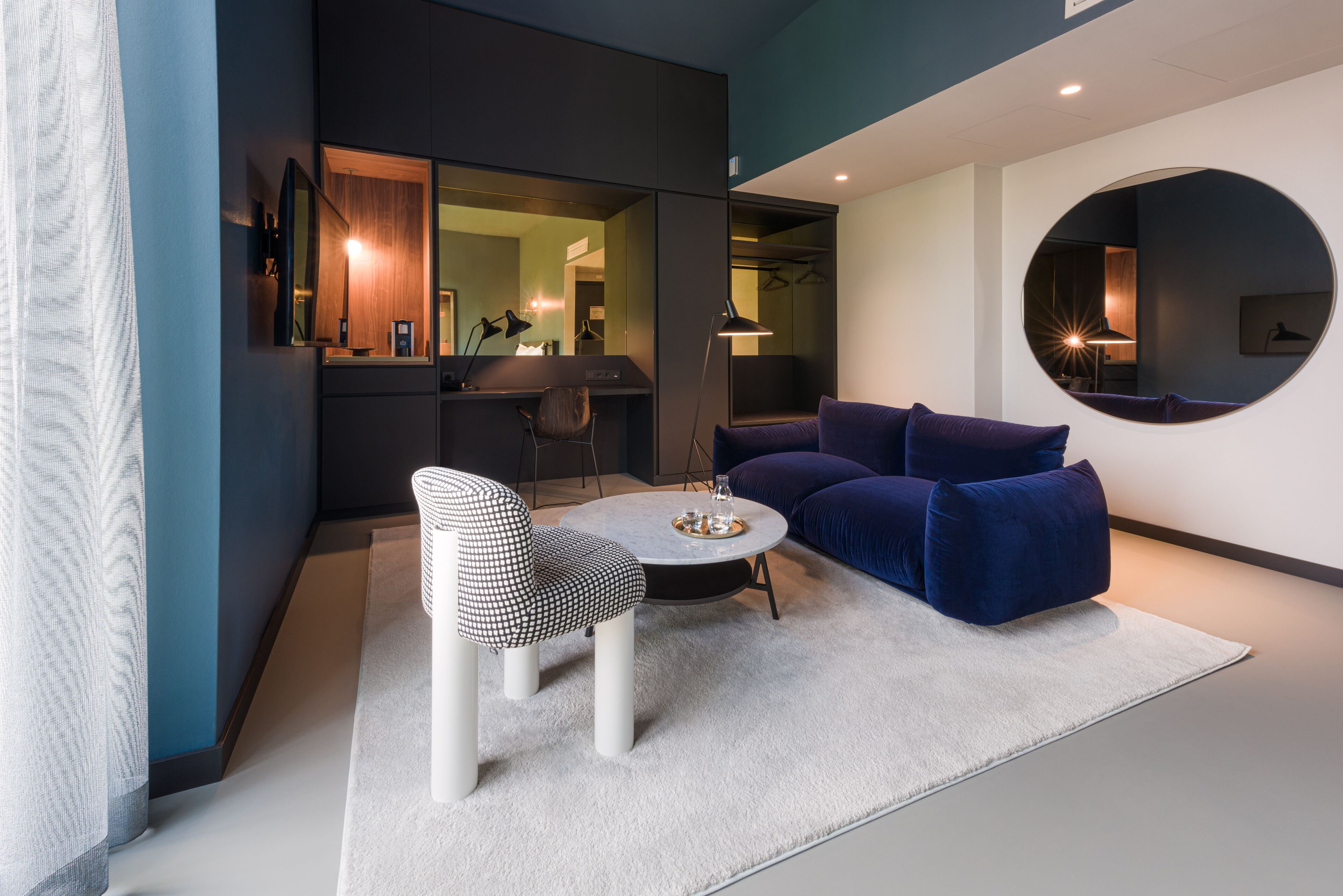 lu suite | living area | 40-inch flat-screen tv with satellite channels, tv, toys