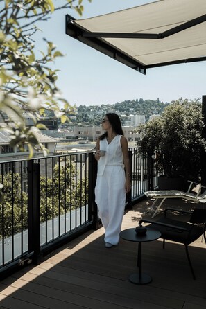 Premium bedding, in-room safe, individually decorated - EmiLu Design Hotel (Stuttgart)