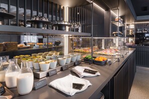 Daily buffet breakfast for a fee - EmiLu Design Hotel (Stuttgart)