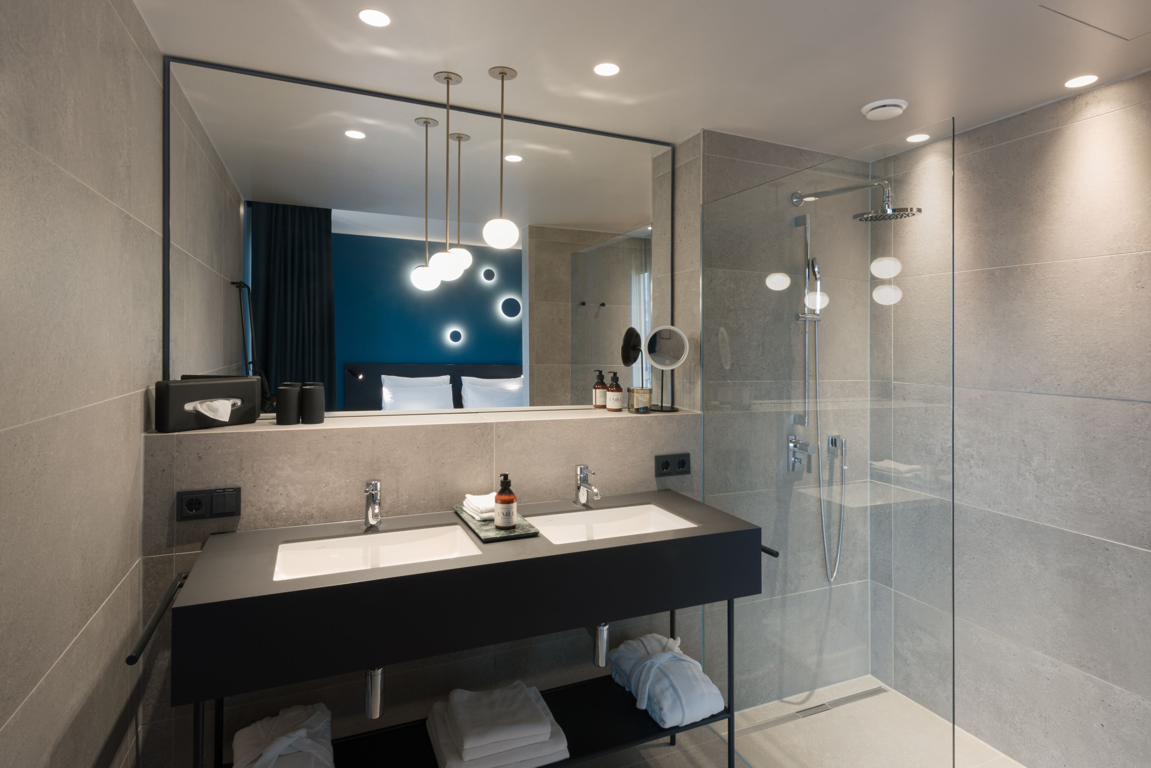 emi suite | bathroom | shower, rainfall showerhead, free toiletries, hair dryer