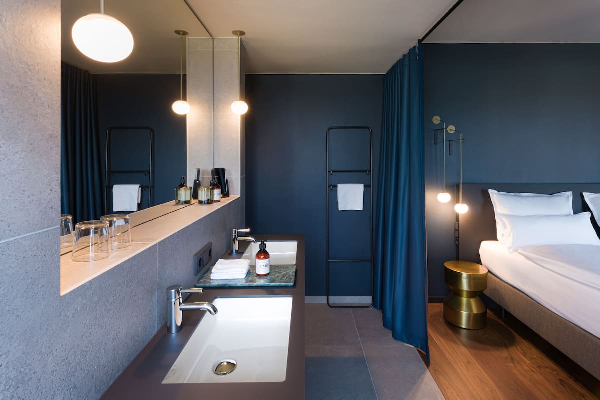 emi suite | bathroom | shower, rainfall showerhead, free toiletries, hair dryer
