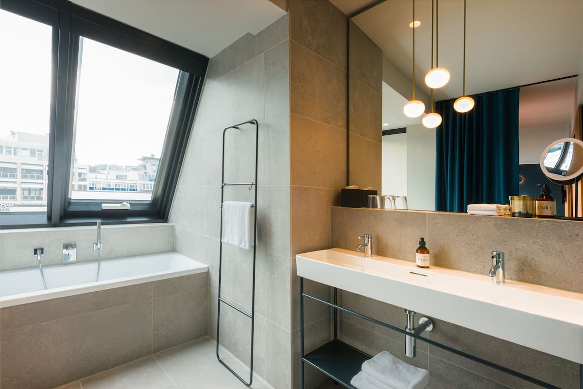 emi suite | bathroom | shower, rainfall showerhead, free toiletries, hair dryer