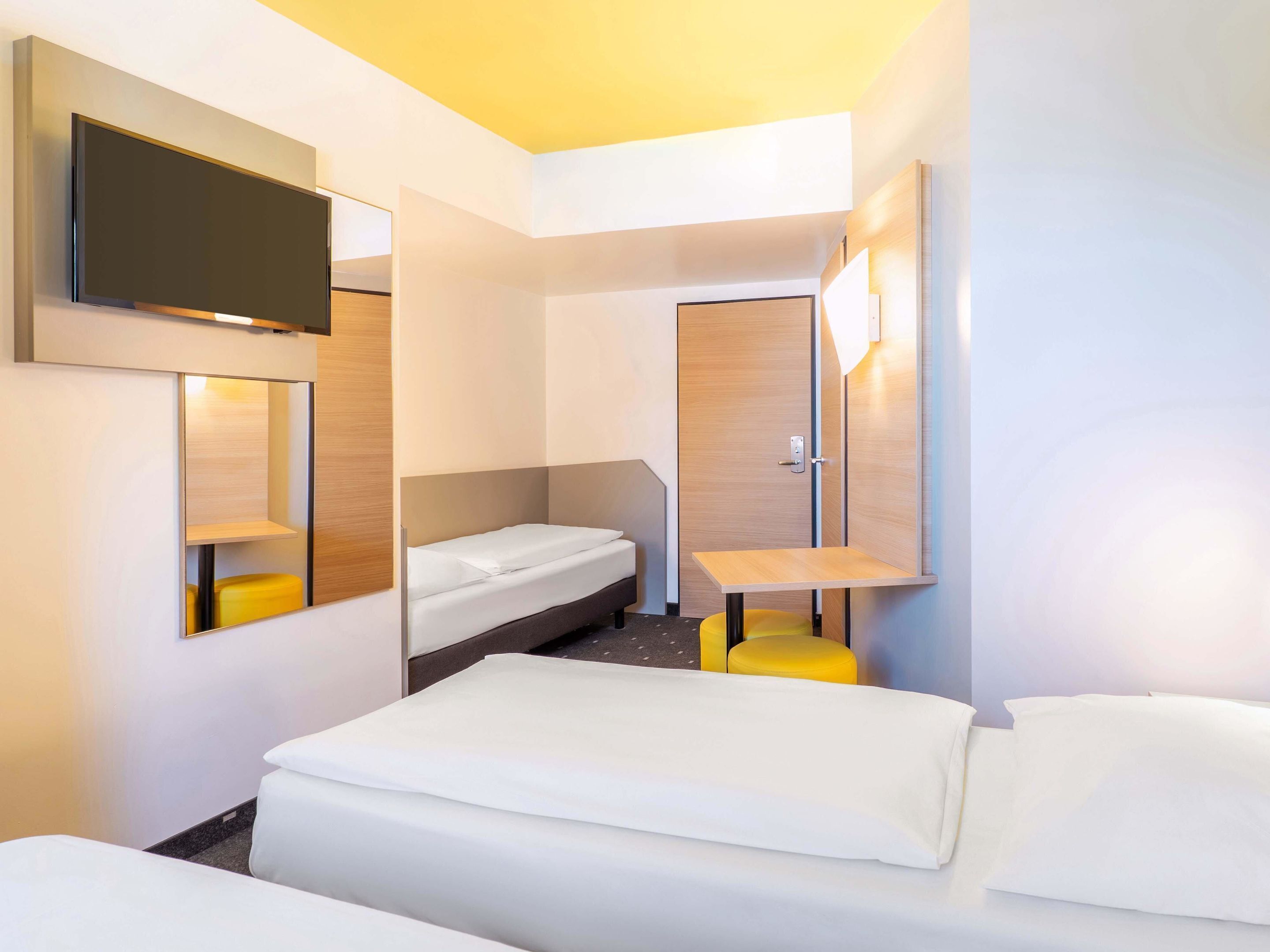 Quarto triplo | Escrivaninha, quartos à prova de som, Wi-Fi de cortesia, roupa de cama