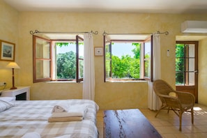 4 quartos, ferros/tábuas de passar roupa, Wi-Fi de cortesia