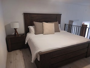 1 habitación, tabla de planchar con plancha, wifi gratis y ropa de cama