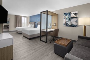 書桌、筆電工作空間、遮光布/窗簾、熨斗/熨衣板