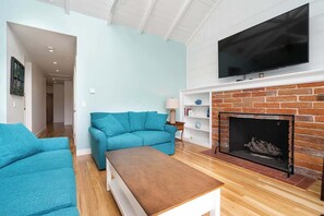 TV connectée, cheminée, espaces bureaux