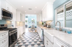 Fridge, microwave, oven, stovetop - Newly Remodeled Balboa Island Bayfront (Newport Beach)