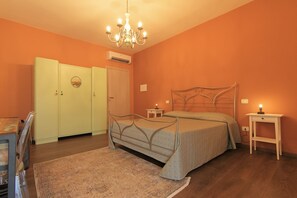 1 chambre, fer et planche à repasser, Wi-Fi