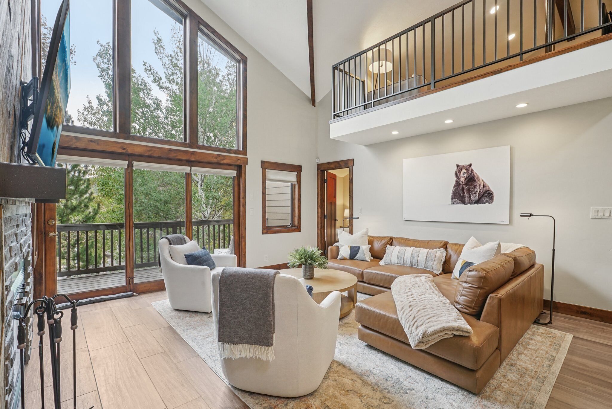 Een televisie, een open haard en videogames