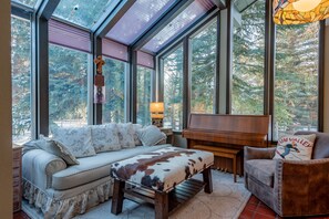 TV, fireplace - Northwood Home - Large Home With Room for the Family (Ketchum)