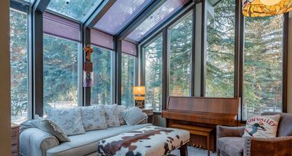 Northwood Home - Large Home With Room for the Family