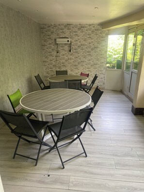 Dining - Independent house 20 minutes from ParisCDG / Asterix  (Saint-Brice-sous-Forêt)