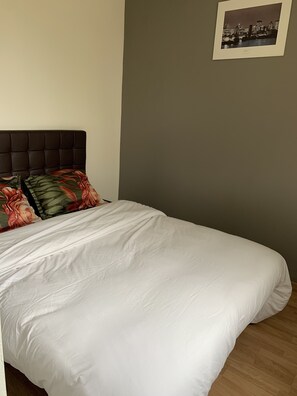 3 bedrooms, iron/ironing board, WiFi, bed sheets - Independent house 20 minutes from ParisCDG / Asterix  (Saint-Brice-sous-Forêt)