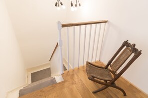 Interior - JOIVY Smart 3 bed Flat in Islington, Close to Angel Tube (London)