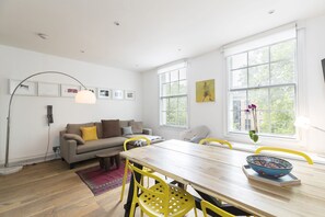 Apartment (3 Bedrooms) | Living area | 32-inch flat-screen TV with cable channels, TV - JOIVY Smart 3 bed Flat in Islington, Close to Angel Tube (London)