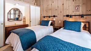 4 bedrooms, desk, iron/ironing board, WiFi - Mountain Biking, Hiking, Breweries & The Resort Just Minutes Away (Stowe)