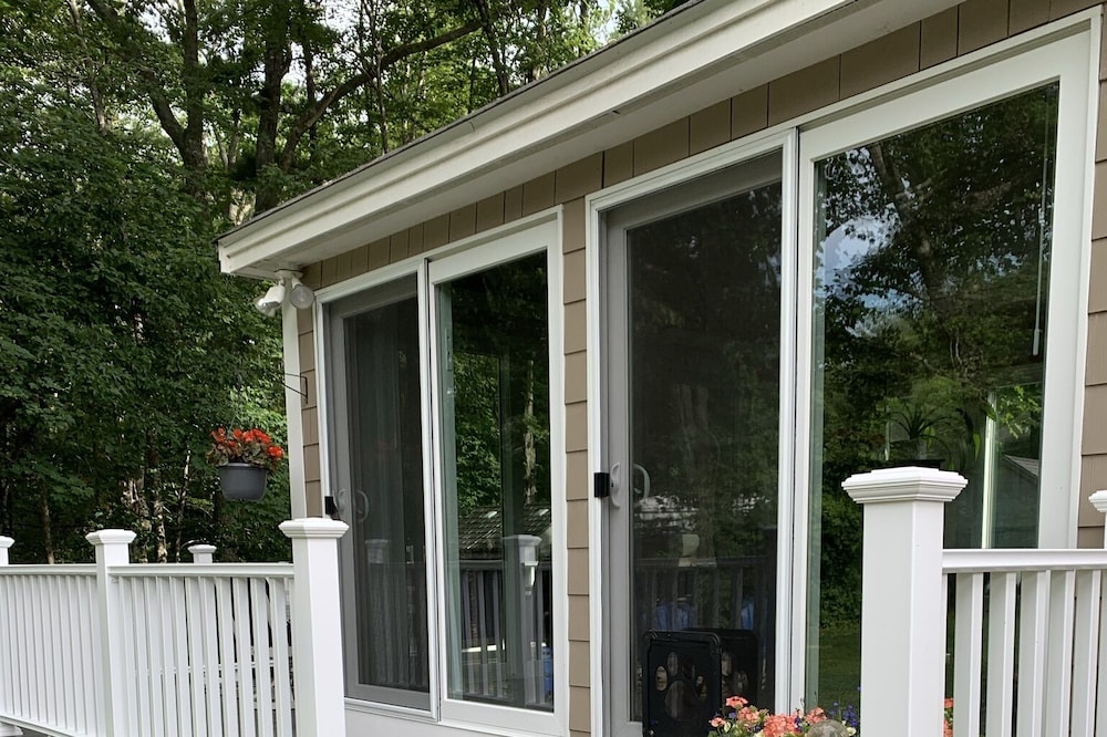 Cute cottage close to short sands beach