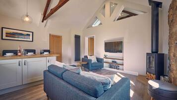 House | Living area | 32-inch flat-screen TV with satellite channels, TV