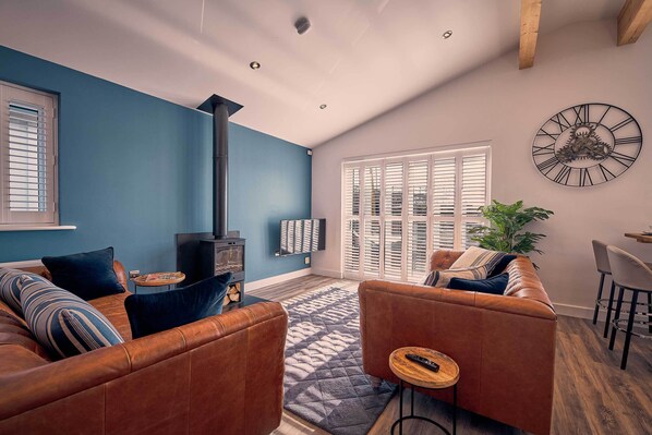 Casa | Zona de estar | Una televisión de pantalla plana, Netflix, servicios de streaming